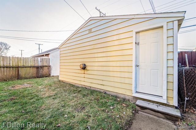 1070 2nd Street, Wyandotte, MI 48192