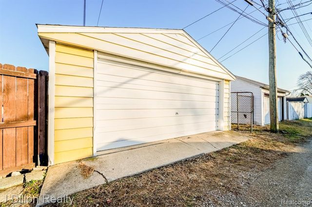 1070 2nd Street, Wyandotte, MI 48192