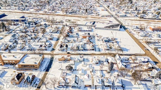 1070 2nd Street, Wyandotte, MI 48192