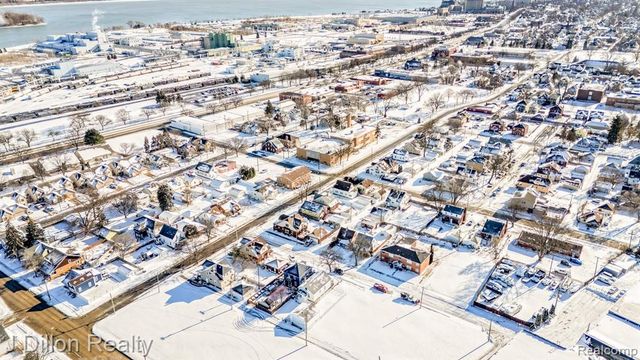 1070 2nd Street, Wyandotte, MI 48192