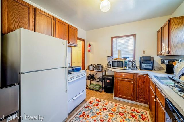 1070 2nd Street, Wyandotte, MI 48192