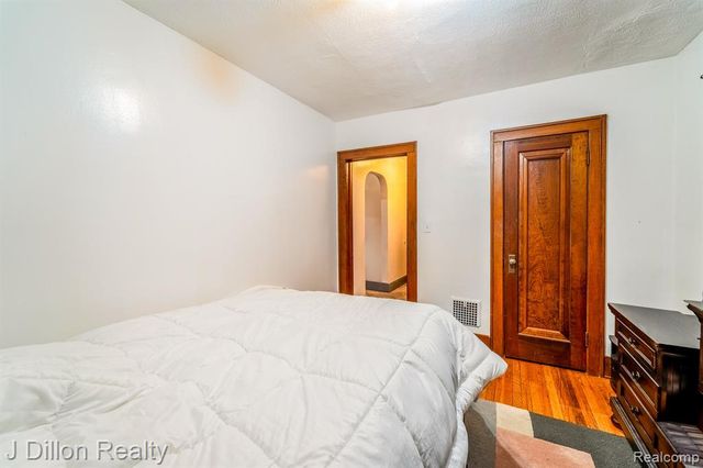 1070 2nd Street, Wyandotte, MI 48192