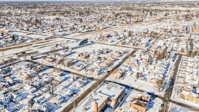 1070 2nd Street, Wyandotte, MI 48192