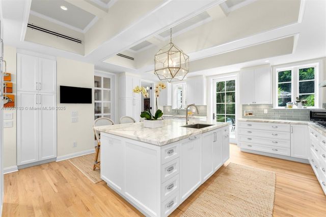 1004 Cotorro Ave, Coral Gables, FL 33146