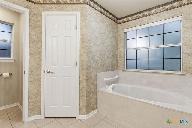 1909 Diamond Ridge Drive, Lampasas, TX 76550