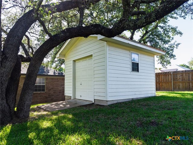 1909 Diamond Ridge Drive, Lampasas, TX 76550