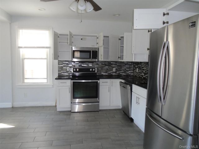 27 Starks Place Fl. 1, Lynbrook, NY 11563