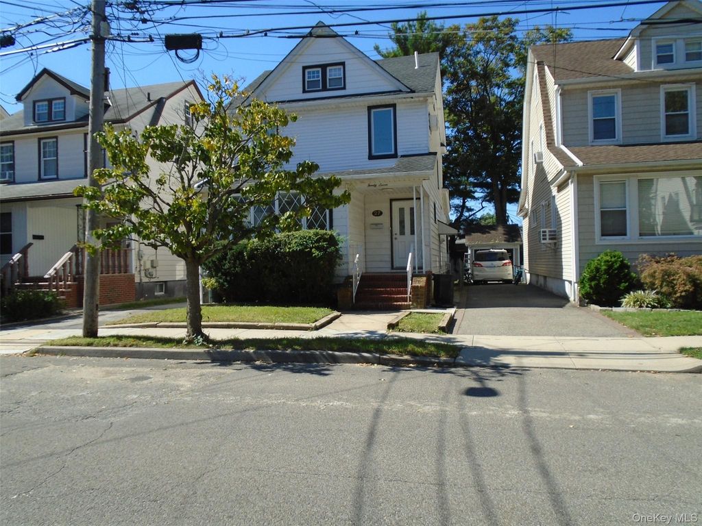 27 Starks Place Fl. 1, Lynbrook, NY 11563