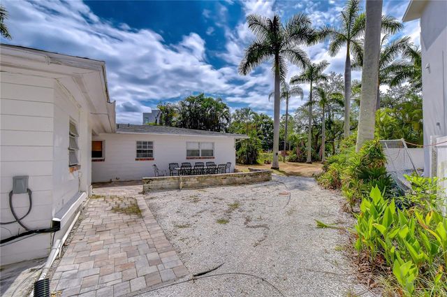 5006 W DICKENS AVENUE, Tampa, FL 33629