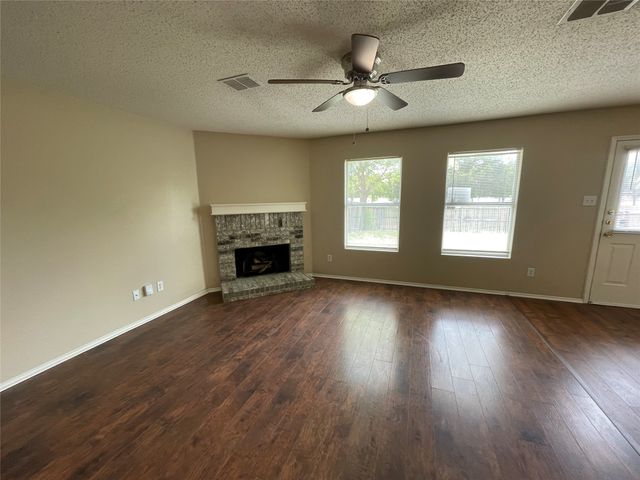 1420 Bumble Bee Drive, Lancaster, TX 75134