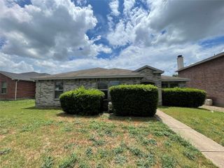 1420 Bumble Bee Drive, Lancaster, TX 75134