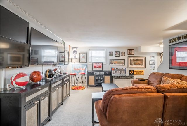 17 Nicholson Court, Centerville, OH 45459