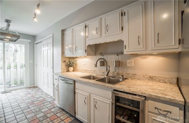 17 Nicholson Court, Centerville, OH 45459