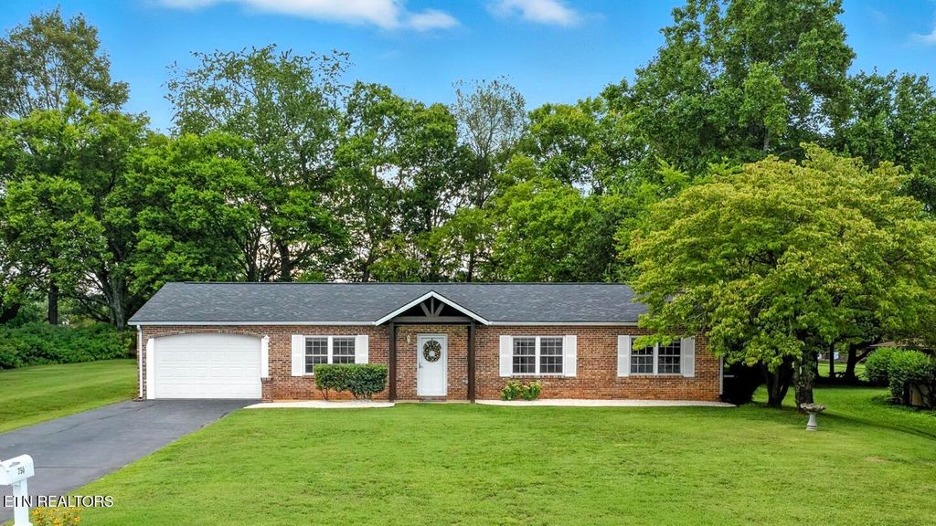 750 Foster Dr, Lenoir City, TN 37772
