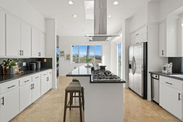 4462 Fallsbrae Rd, Fallbrook, CA 92028