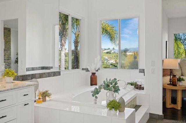 4462 Fallsbrae Rd, Fallbrook, CA 92028