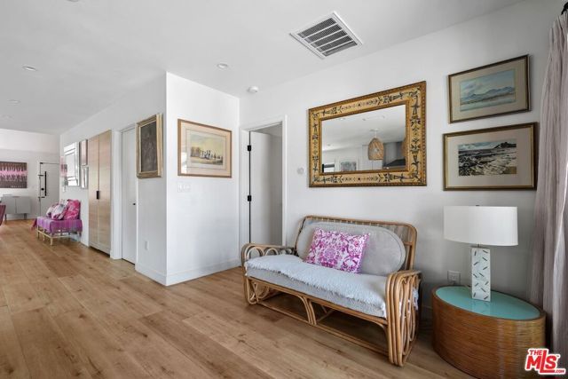 584 N Lucerne Boulevard, Los Angeles, CA 90004