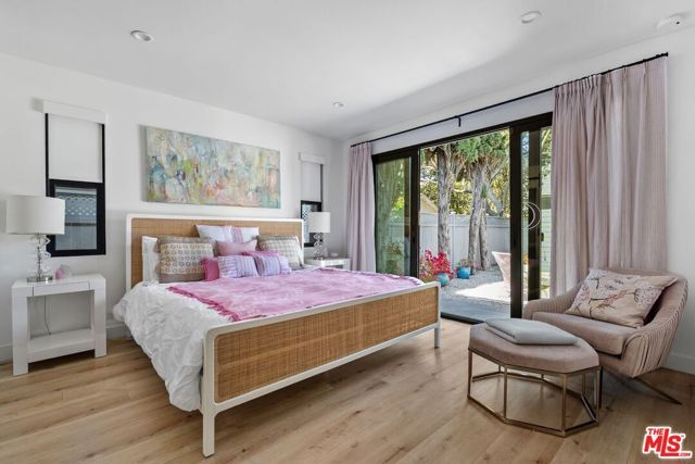584 N Lucerne Boulevard, Los Angeles, CA 90004