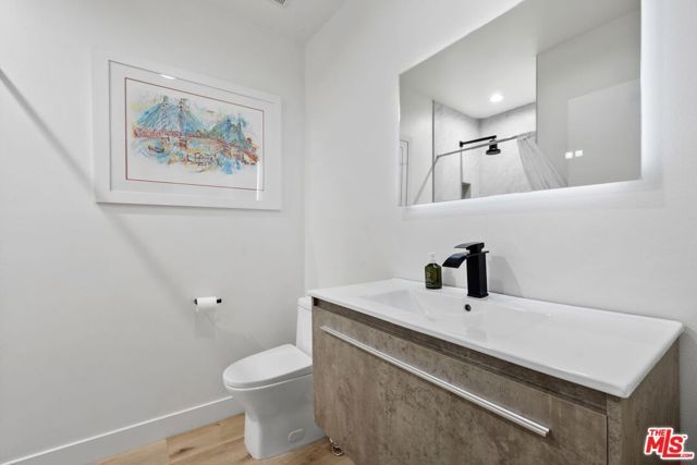 584 N Lucerne Boulevard, Los Angeles, CA 90004