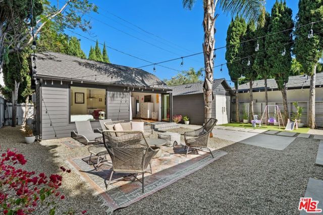 584 N Lucerne Boulevard, Los Angeles, CA 90004