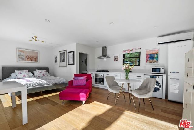 584 N Lucerne Boulevard, Los Angeles, CA 90004