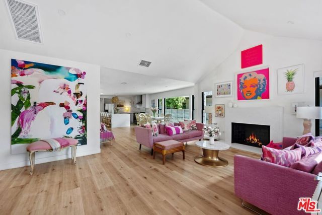 584 N Lucerne Boulevard, Los Angeles, CA 90004