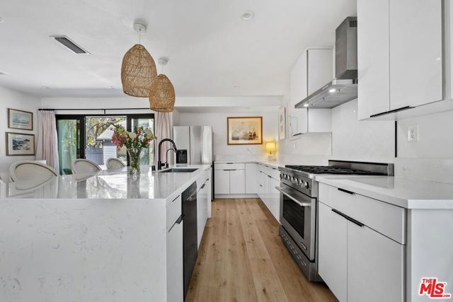 584 N Lucerne Boulevard, Los Angeles, CA 90004