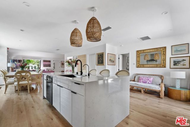 584 N Lucerne Boulevard, Los Angeles, CA 90004