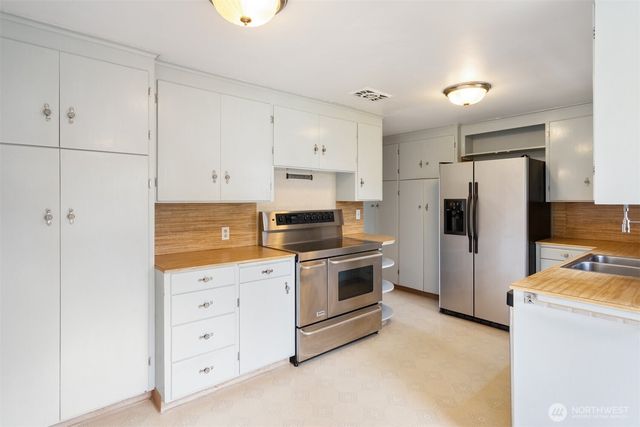 1205 NW Woodbine Way, Seattle, WA 98177