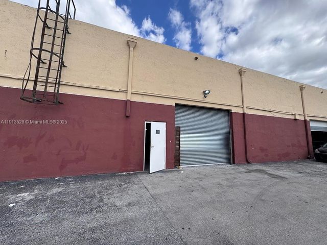 7400 NW 7th St, Miami, FL 33126