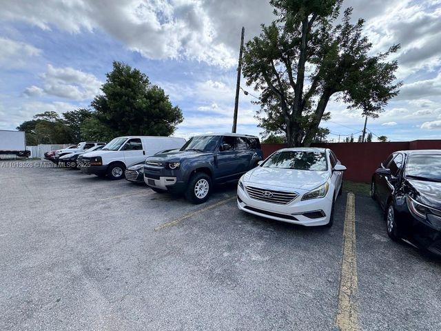 7400 NW 7th St, Miami, FL 33126