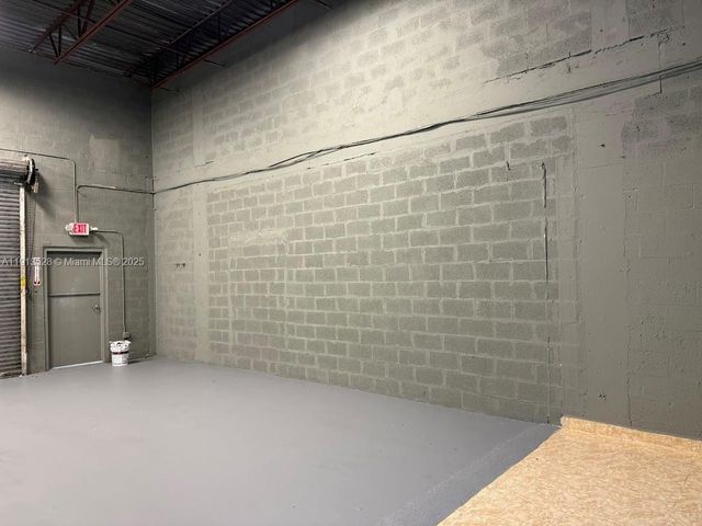 7400 NW 7th St, Miami, FL 33126