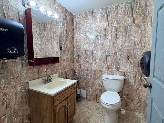 7400 NW 7th St, Miami, FL 33126