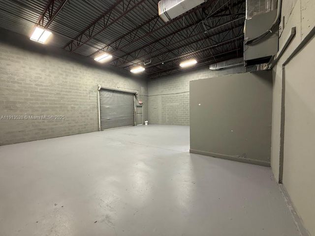 7400 NW 7th St, Miami, FL 33126