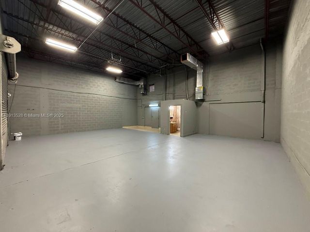 7400 NW 7th St, Miami, FL 33126