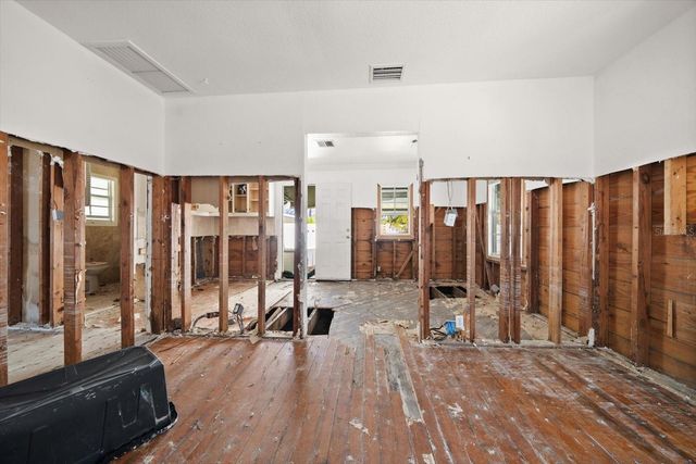 24 80TH TERRACE, Treasure Island, FL 33706