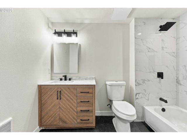9905 Nw 4TH Ave, Vancouver, WA 98685