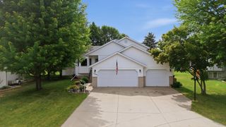 1709 33 1/2 Street S, Moorhead, MN 56560