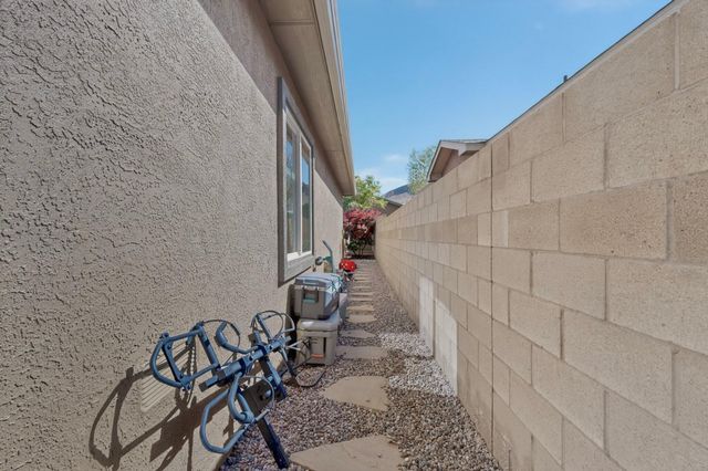 110 Zuni River Circle SW, Los Lunas, NM 87031