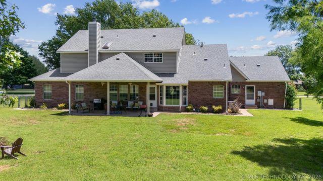 1805 NE Oakridge Drive, Claremore, OK 74017