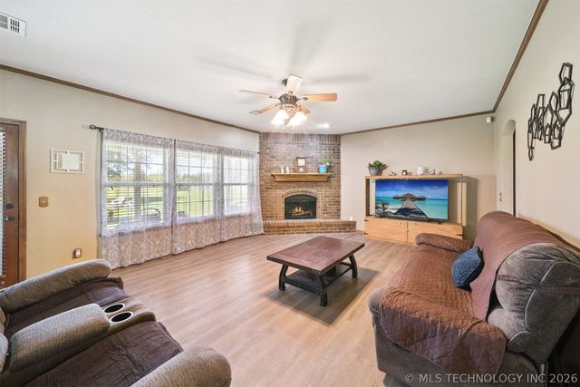 1805 NE Oakridge Drive, Claremore, OK 74017