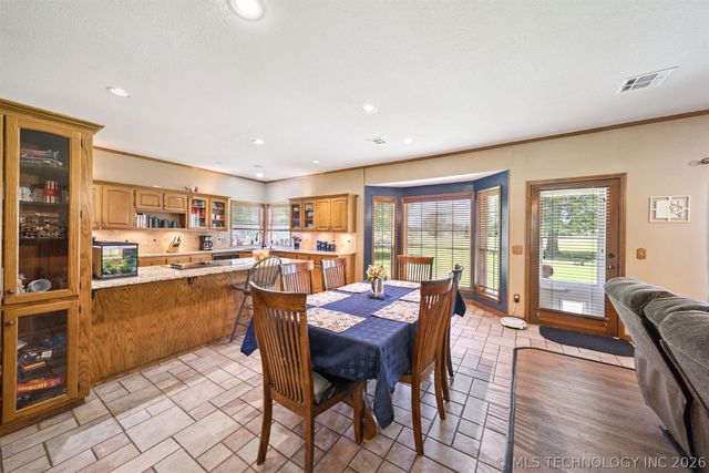 1805 NE Oakridge Drive, Claremore, OK 74017