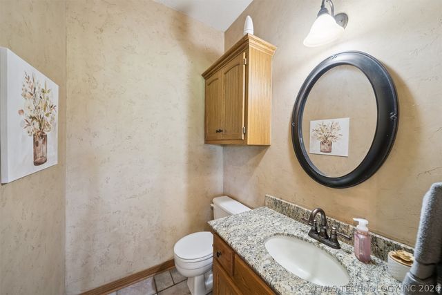 1805 NE Oakridge Drive, Claremore, OK 74017