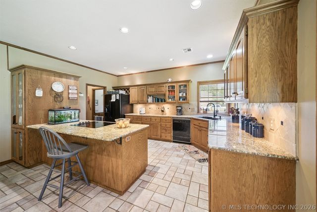 1805 NE Oakridge Drive, Claremore, OK 74017