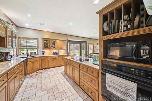 1805 NE Oakridge Drive, Claremore, OK 74017