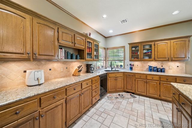 1805 NE Oakridge Drive, Claremore, OK 74017