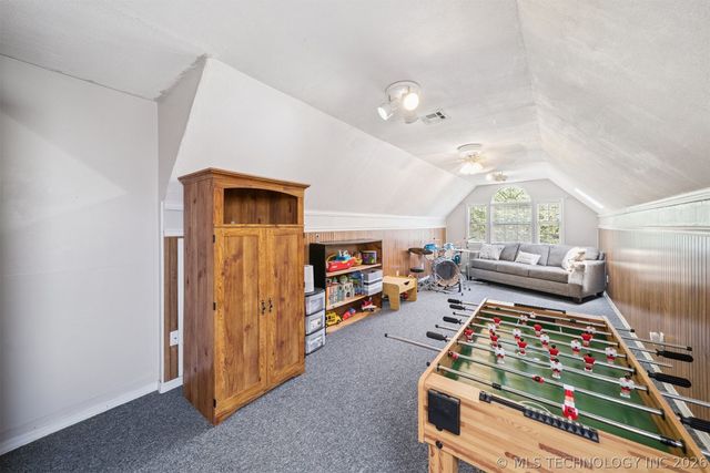 1805 NE Oakridge Drive, Claremore, OK 74017