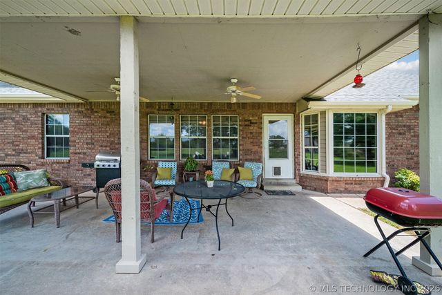 1805 NE Oakridge Drive, Claremore, OK 74017