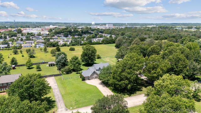 1805 NE Oakridge Drive, Claremore, OK 74017