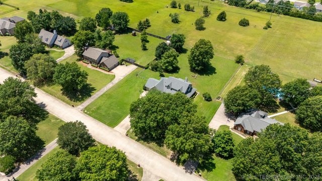 1805 NE Oakridge Drive, Claremore, OK 74017